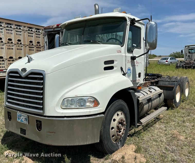 2004 Mack CX613 semi truck - EQ4659