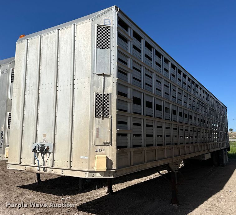 2007 Barrett livestock trailer - EQ4688