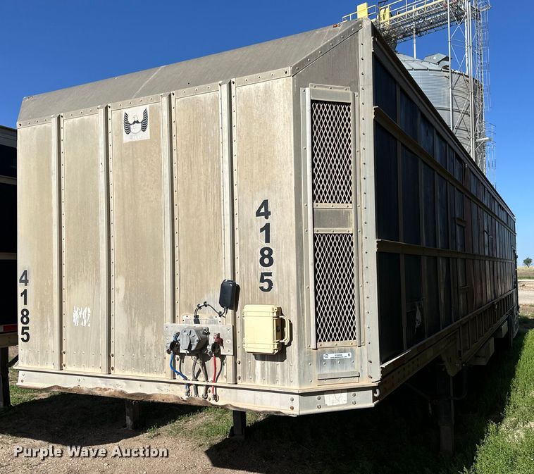 2007 Barrett livestock trailer - EQ4698