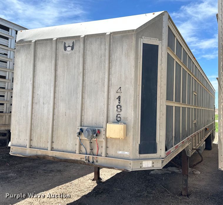 2007 Barrett livestock trailer - EQ4704