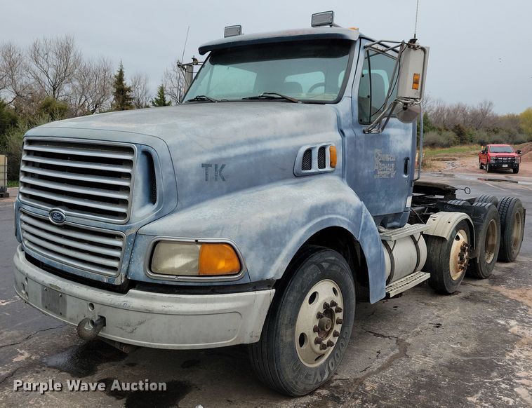 1998 Ford AT9522 semi truck - NV9810