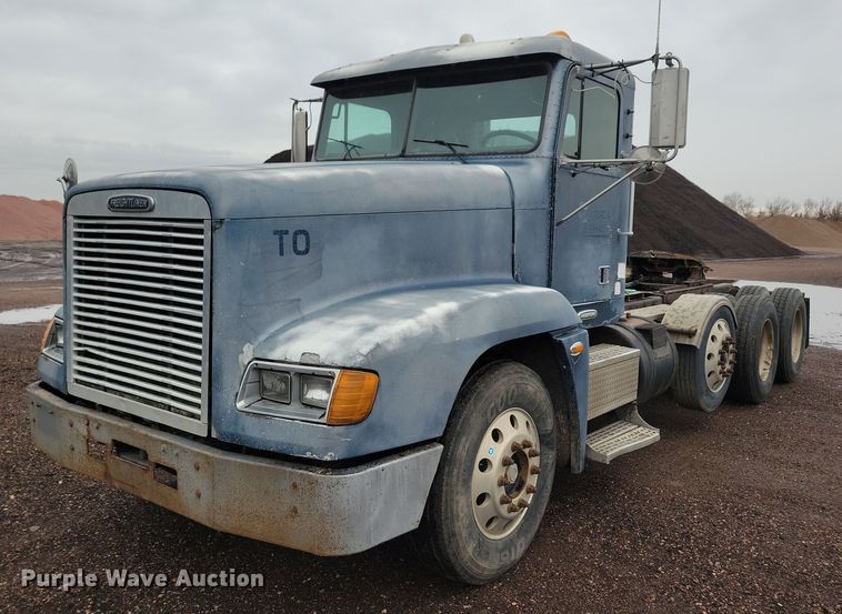 2003 Freightliner FLD semi truck - NV9811