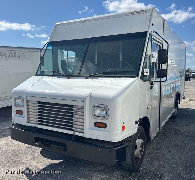 2021 Ford delivery truck - YA0320