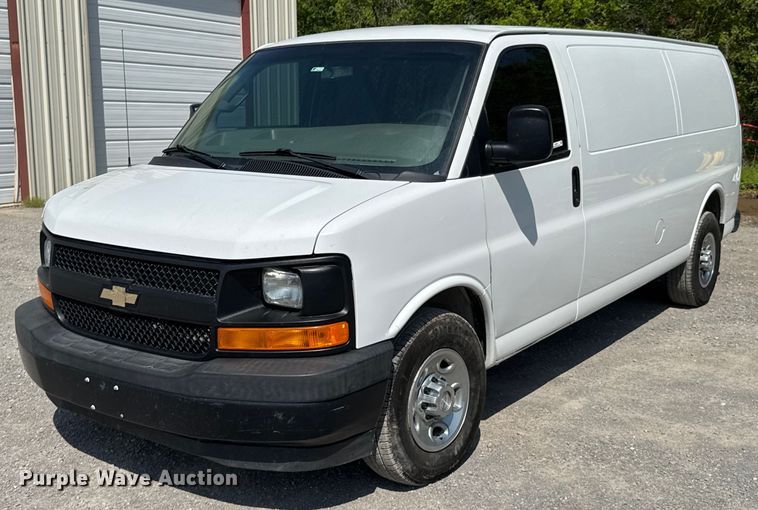 2017 Chevrolet Express 3500 van - DO0957