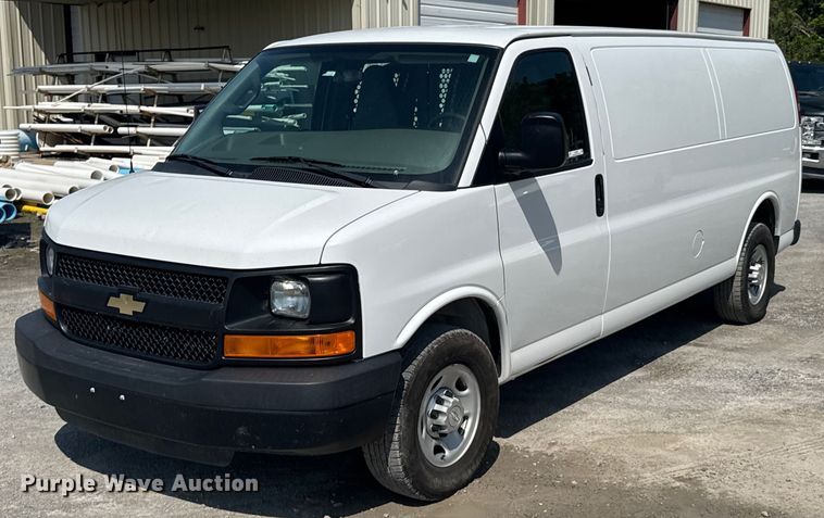 2016 Chevrolet Express 3500 van - DO0958