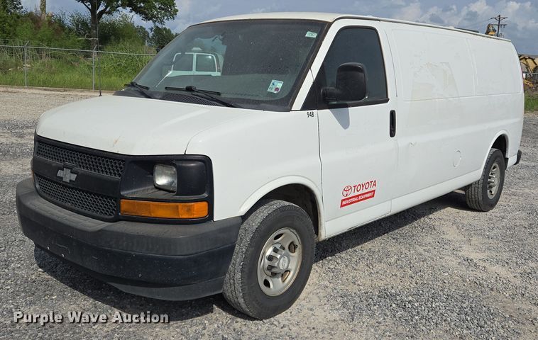 2017 Chevrolet Express 2500 van - DT4825