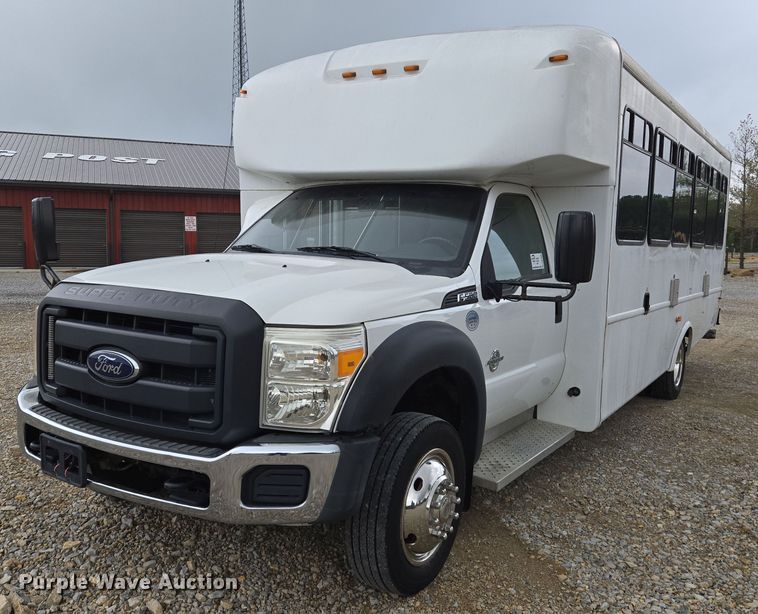 2015 Ford F550 XL Super Duty shuttle bus - DW7006