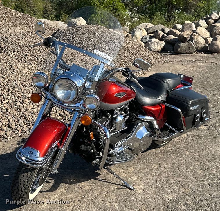 1999 Harley Davidson Road King motorcycle - DZ8983
