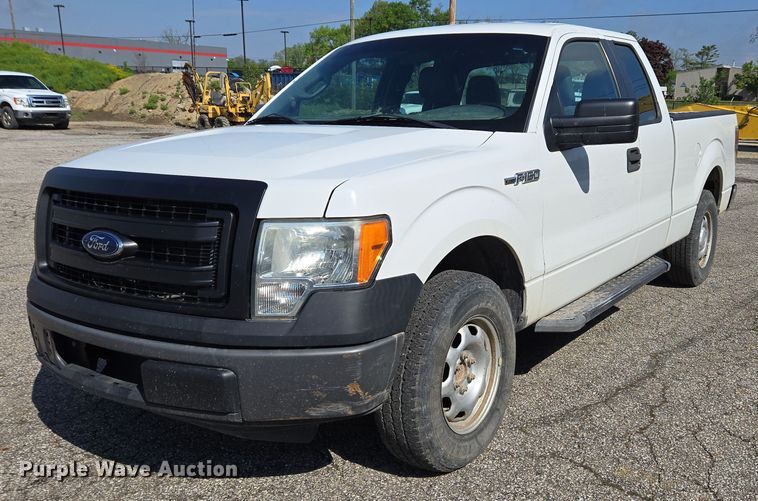 2013 Ford F150 XL SuperCab pickup truck - EC4220