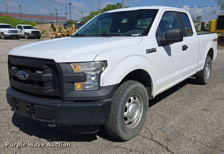 2015 Ford F150 XL SuperCab pickup truck  - EC4222