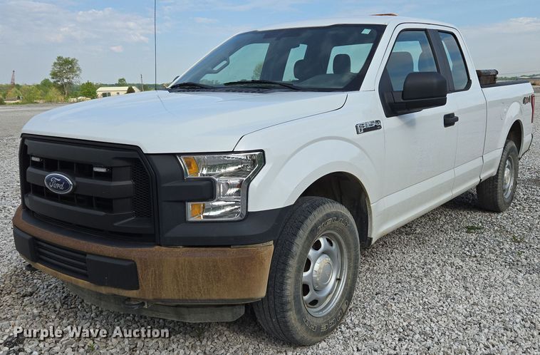 2015 Ford F150 XL SuperCab pickup truck - EC4240