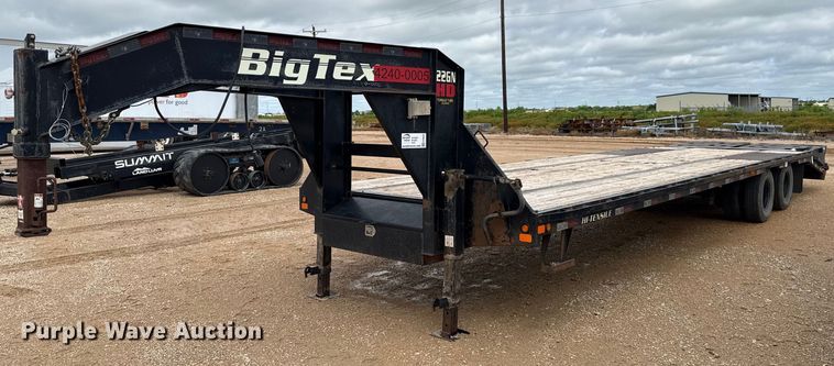 2017 Big Tex 22GN-28BK+5MR equipment trailer - ED5622