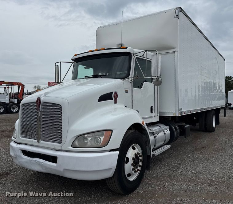2019 Kenworth T370 box truck - EG5798