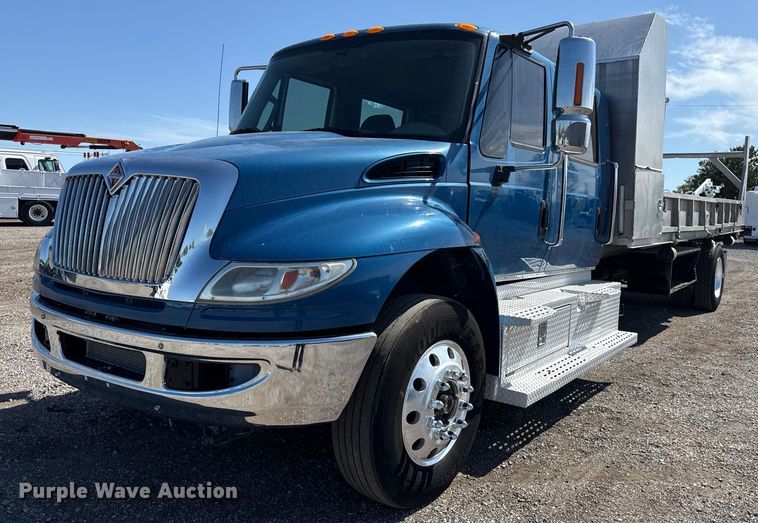 2013 International 4400 Crew Cab dump flatbed truck - EG5813