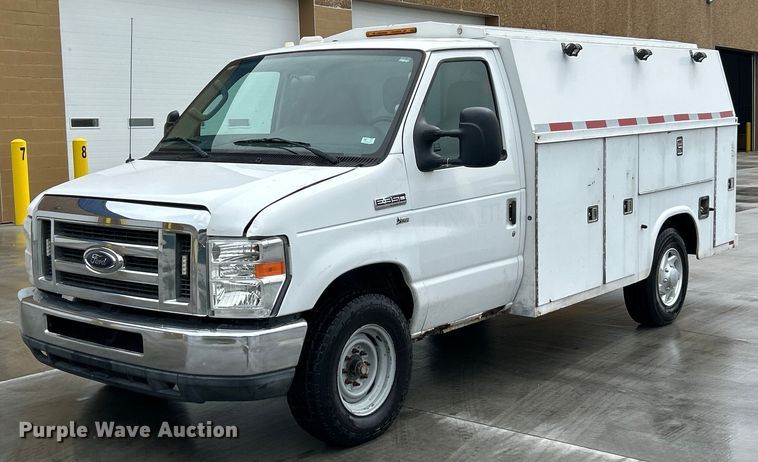 2011 Ford E350 Super Duty utility van - EK2998