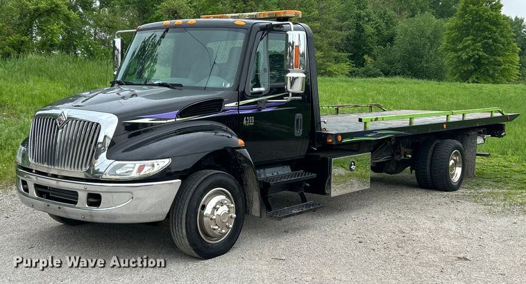 2005 International 4300 rollback truck - EK8036