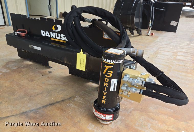 Danuser T3 skid steer post driver - EL2061