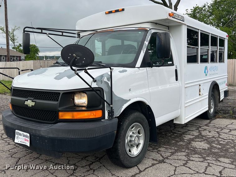 2007 Chevrolet Express 3500 shuttle bus - EL2072