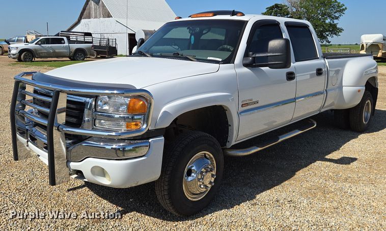 2007 GMC Sierra 3500 Crew Cab pickup truck - EO0000