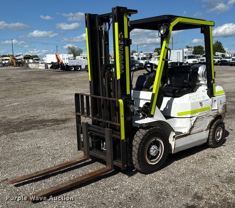 2003 Toyota 7FGU25 forklift - EQ1469