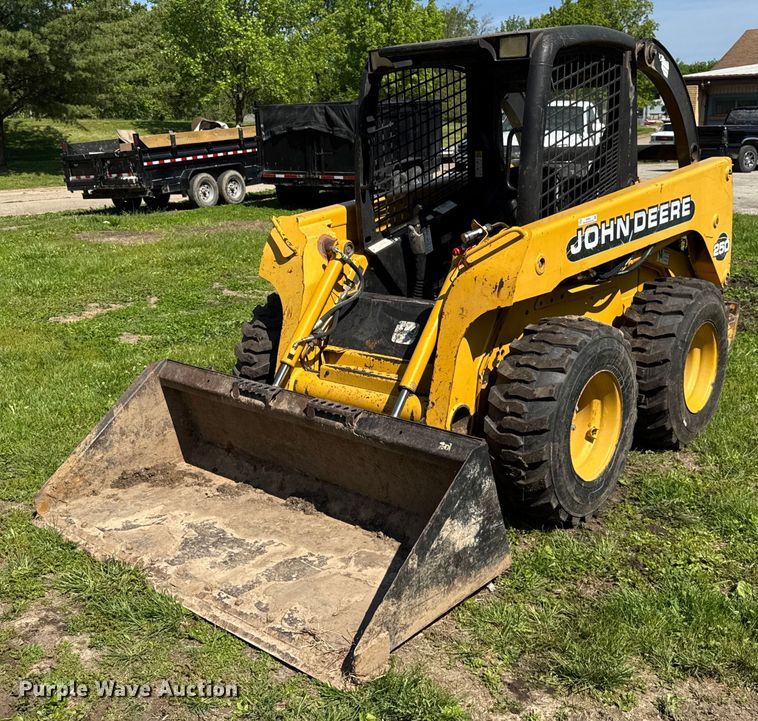 2000 John Deere 250 skid steer loader - DH9947