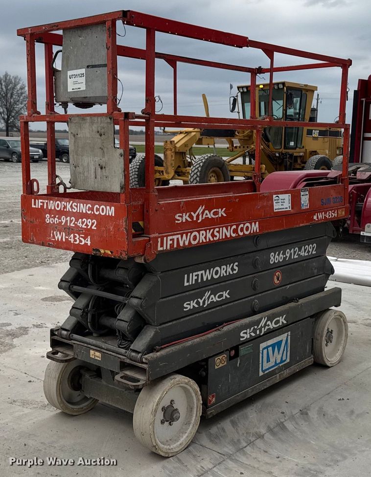 2006 Skyjack SJIII 3226 scissor lift - DT0710