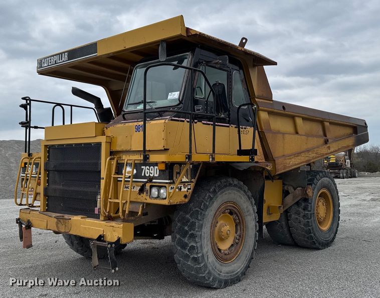 2004 Caterpillar 769D haul truck - DT0711