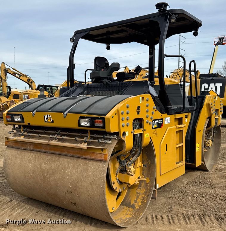 2021 Caterpillar CB13 double drum vibratory roller - DU3498