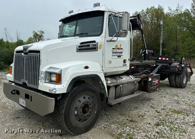 2017 Western Star 4700SF roll-off container truck - DV1995