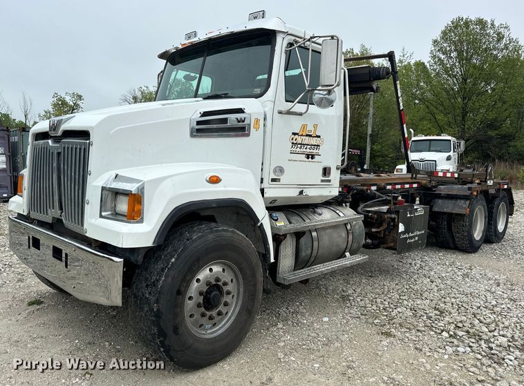 2015 Western Star 4700SF roll-off container truck - DV1996