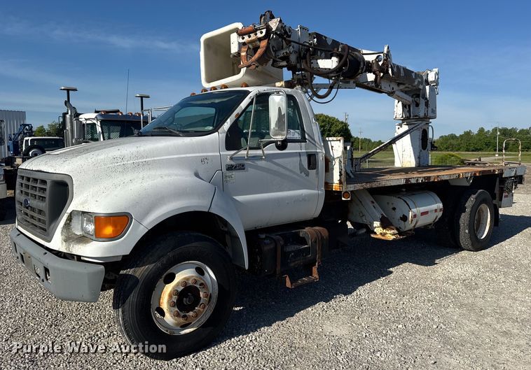 2000 Ford F750 Super Duty XL digger derrick truck - DV4018