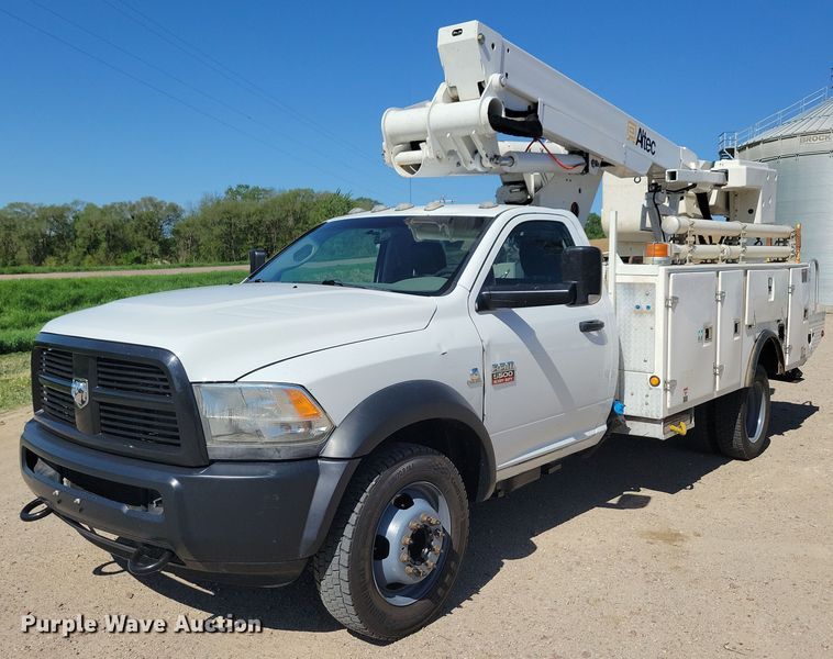 2012 Dodge 5500 bucket truck - DX6962