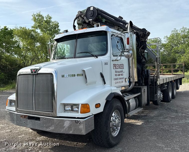 2005 Western Star 4900 crane truck - DZ4069