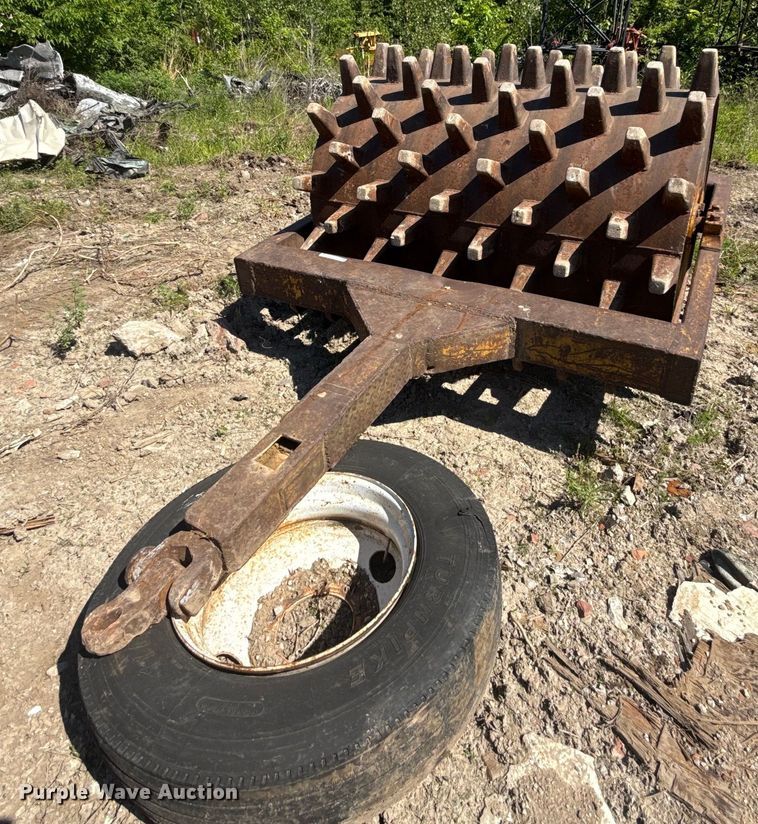 Sheepsfoot roller compactor - DZ4073