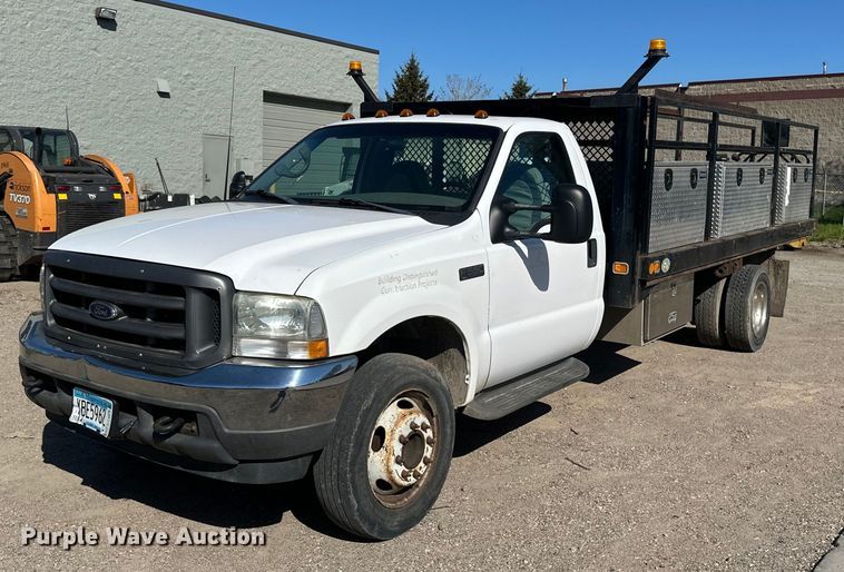 2002 Ford F550 Super Duty flatbed truck - EB2512