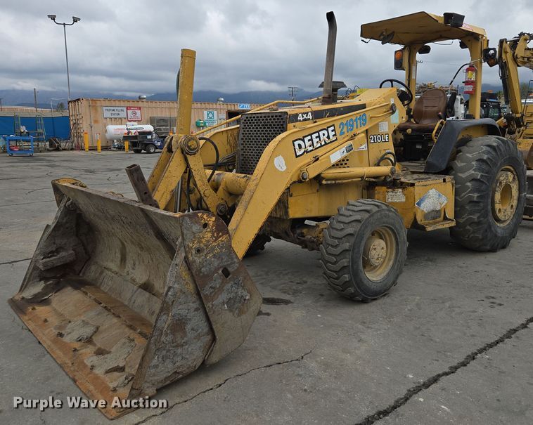 2004 John Deere 210LE landscape tractor - EC0923