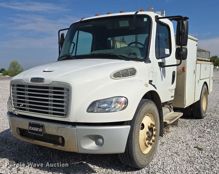 2004 Freightliner M2 106 utility / service truck - EC4242