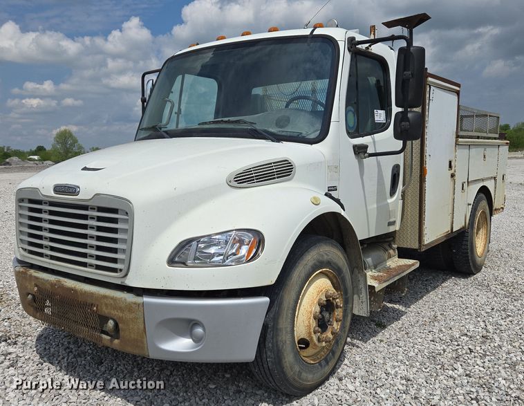 2004 Freightliner M2 106 utility / service truck - EC4243