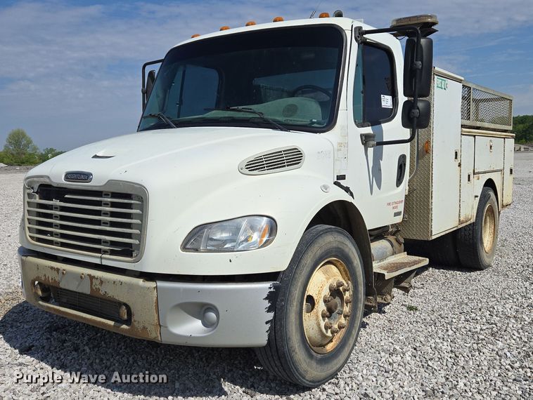 2004 Freightliner M2 106 utility / service truck - EC4244