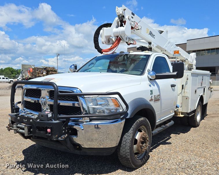 2014 Dodge Ram 5500HD bucket truck - ED1975