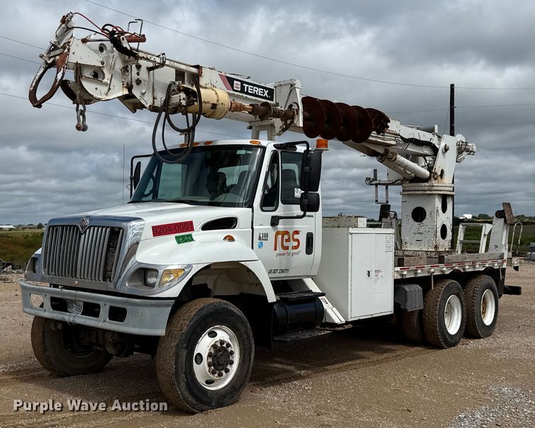 2002 International 7400  digger derrick truck - ED5626