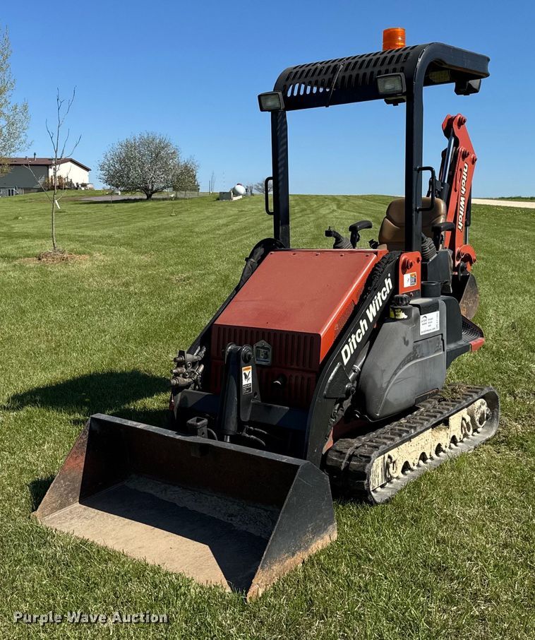 2008 Ditch Witch XT850 mini excavator / tool carrier - EF1985
