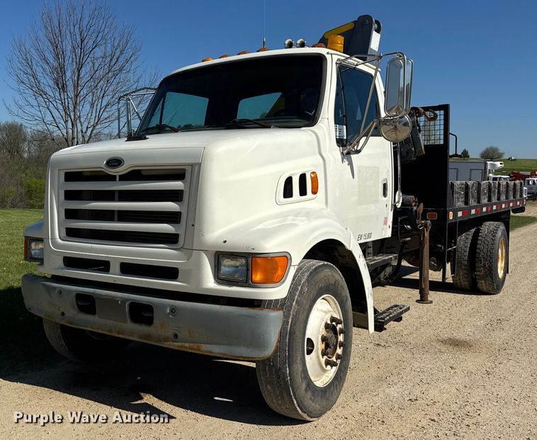 1998 Ford L8501 flatbed truck - EF1987