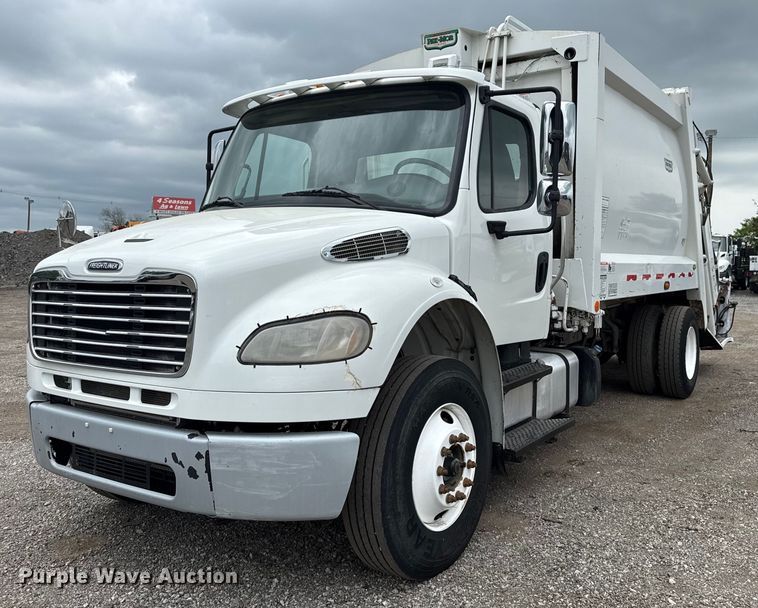 2014 Freightliner M2 refuse truck - EG5792