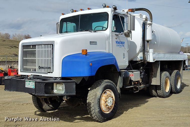 1997 International Paystar 5000 vacuum truck - EH0237