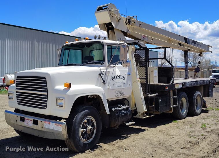 1989 Ford LT9000 crane truck - EH0295
