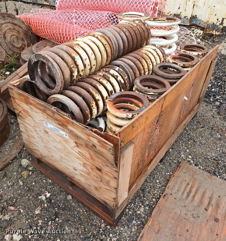(24) shaker deck springs - EH8928