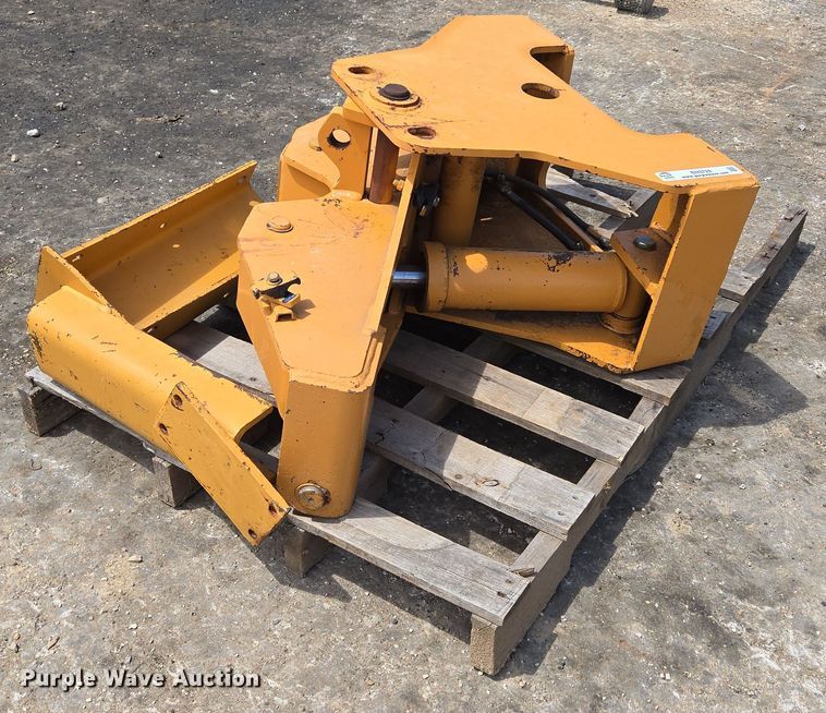 Case backfill blade mounting bracket - EN3728