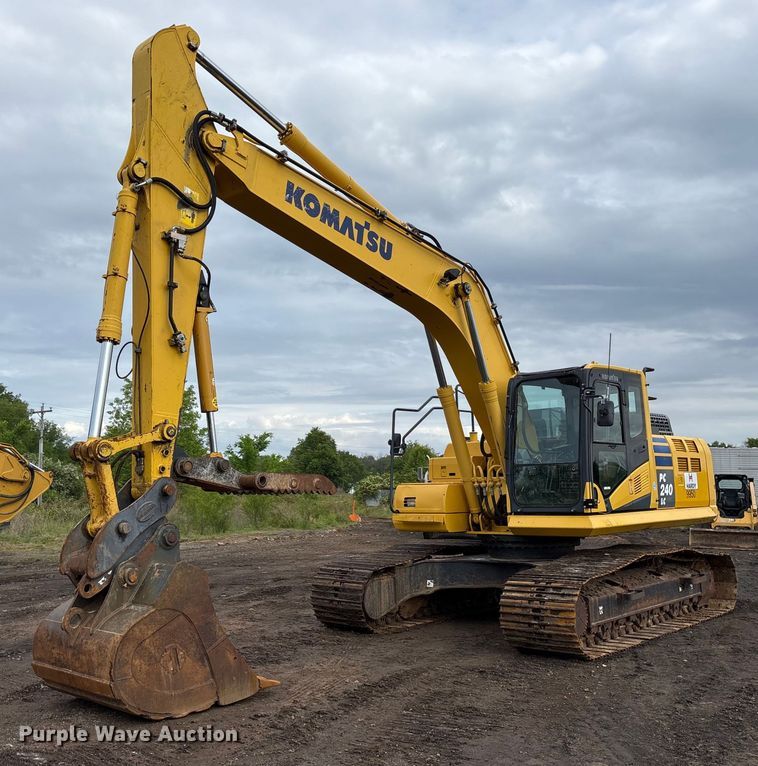 2016 Komatsu PC240LC-11 excavator - OB9685