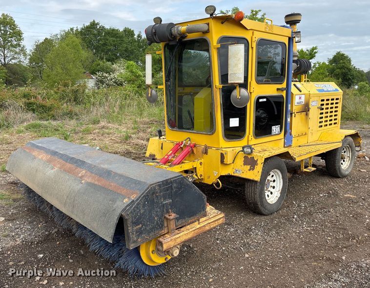 2014 Superior Broom SM80J broom - OB9687